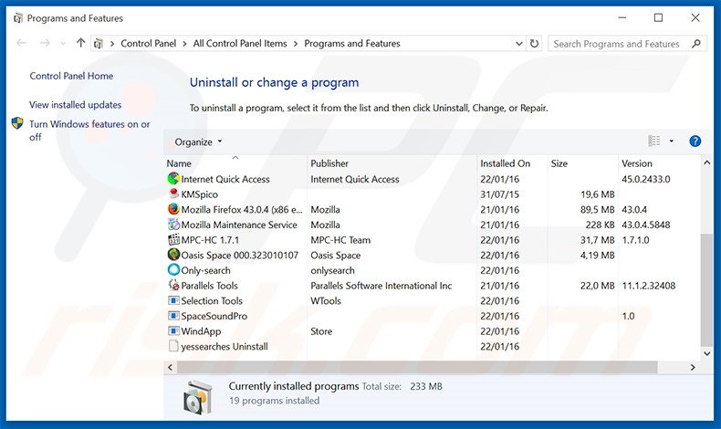 Disinstallare programmi potenzialmente dannosi dal pannello di controllo.